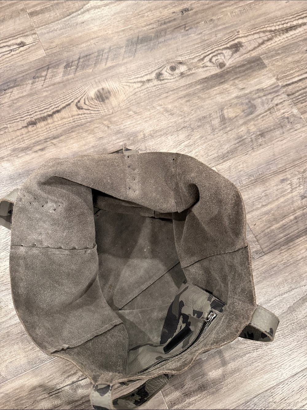 LAGGO 'Miley' Leather Tote Bag in Olive Camo - Picture 5 of 14